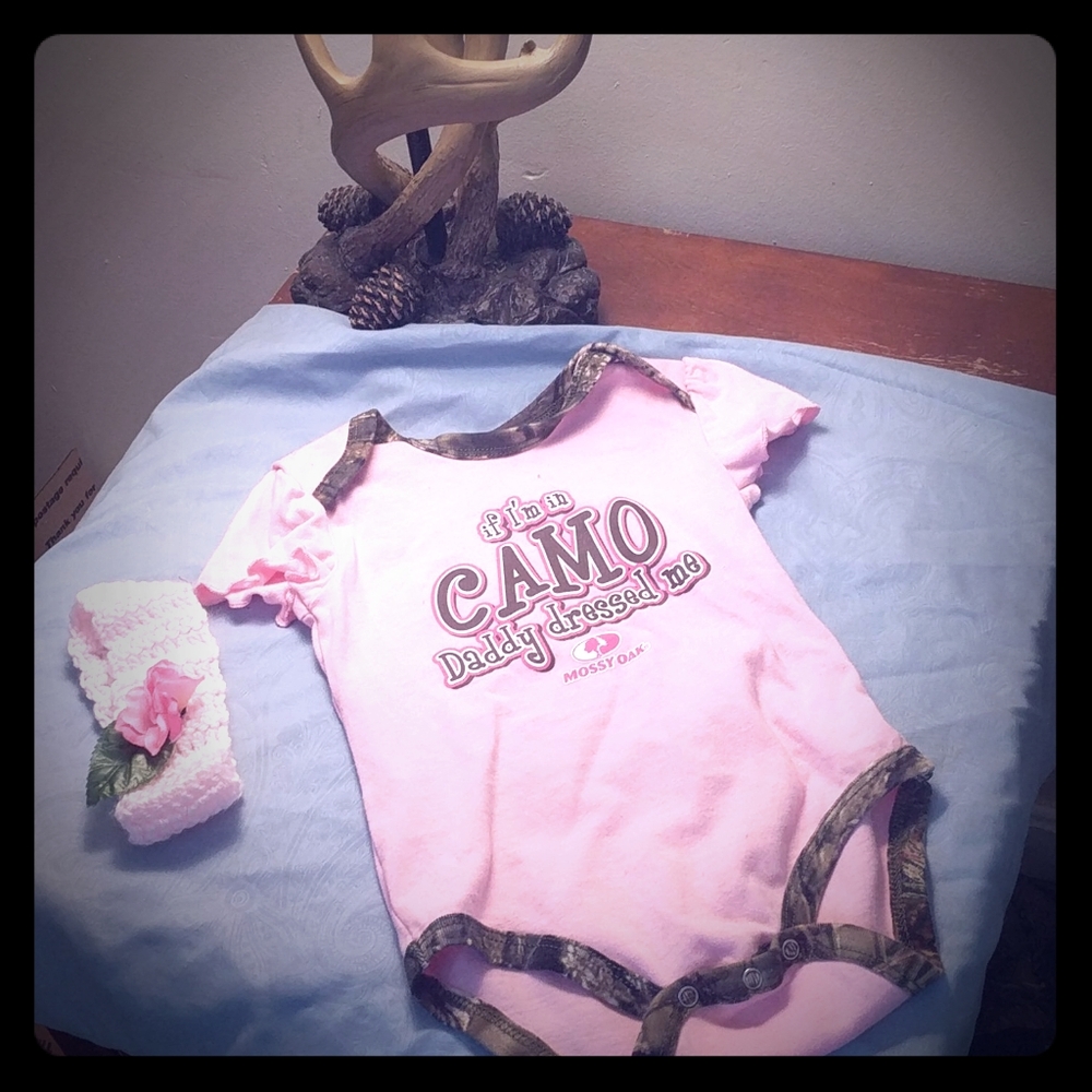 Never used before camo baby onesie 12m☮️